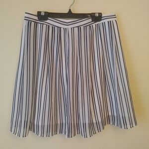 Chic By Jacob mini Flare‎ skirt black and white size M